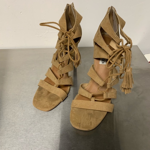 Woman’s nude sandal - Picture 1 of 3